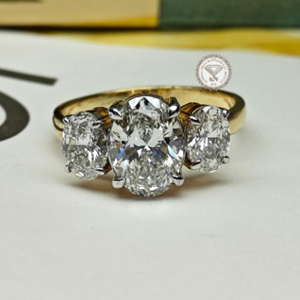Bague de fiançailles et de mariage classique en or avec diamant ovale de 3 carats cultivé en laboratoire, certifié IGI, sertissage invisible, idéale pour les fêtes - Product Image 1