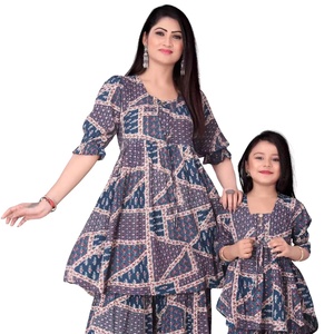 Nouvel ensemble coordonné mère-fille en soie à paillettes imprimé décontracté pour la vente en ligne - Product Image 1