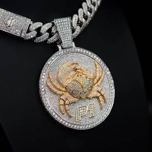 Luxira Jewels Colgante de Moissanita Corte Rey Cangrejo con incrustaciones, Plata de Ley 925, Bañado en Rodio, Estilo Hip Hop para Fiesta - Product Image 3