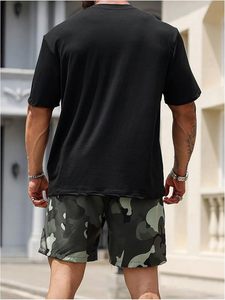 Ensemble de survêtement 2 pièces pour hommes grandes tailles : T-shirt camouflage à lettres et short à cordon de serrage - Product Image 2