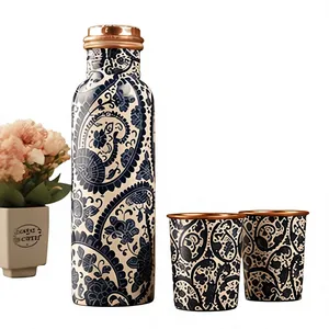 Ensemble de bouteille et de gobelets en cuivre à motif de tulipes bleues, bouteille en cuivre imprimée de motifs floraux de luxe avec gobelets assortis, design artisanal - Product Image 1