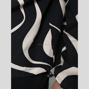 Conjunto de chaqueta de chándal de nailon de lona Premium con logotipo personalizado ODM cortavientos con cuello levantado y cuello embudo con cremallera de ajuste Regular Swirl Spring - Product Image 4