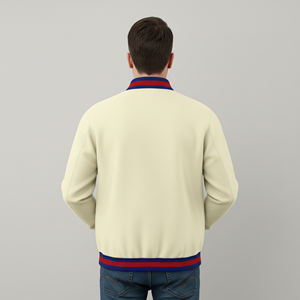 Chaqueta Varsity de Invierno Personalizada de Alta Calidad para Hombre, con Capucha, Bordado Frontal, Ribete en Contraste, Lona Impermeable - Product Image 3