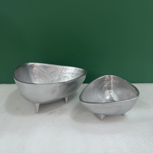 Juego de 2 Cuencos Decorativos Ovalados de Aluminio Hechos a Mano, Acabado Plateado, Cuenco para Servir Texturizado con Patas, Centro de Mesa para Decoración del Hogar - Product Image 4