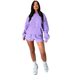 Conjunto de Dos Piezas de Ropa Casual para Mujer Otoño Invierno con Logotipo Personalizado, Sudadera con Capucha, Pantalones Cortos Deportivos, Tejido Sólido Irregular - Product Image 4