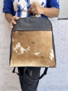 Mochila de piel de vaca con estilo Unisex al por mayor en estilo de moda occidental Forro de cuero genuino Cierre de cremallera Mochila escolar impermeable - Product Image 4