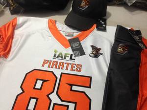 Maillot de football américain sublimé, conçu avec des panneaux ventilés, conçu pour les équipes universitaires recherchant un look professionnel unique - Product Image 2