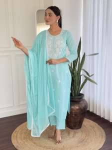 ชุดคุรตะผ้าฝ้ายดีไซน์เนอร์สำหรับงานปาร์ตี้ ผ้าฝ้ายแท้ปักลายอย่างประณีต พร้อมกางเกงและผ้าคลุมไหล่ประดับลูกไม้ ชุดเสื้อ-กางเกง-ผ้าคลุมไหล่ - Product Image 3