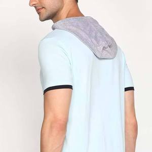 เสื้อยืดแขนสั้นมีฮู้ดสีฟ้าอ่อนสำหรับผู้ชาย ทรงเข้ารูป ผ้าถัก สวมใส่สบาย ระบายอากาศได้ดี สีพื้น ผ้าโพลีเอสเตอร์ เหมาะสำหรับฤดูร้อน - Product Image 4