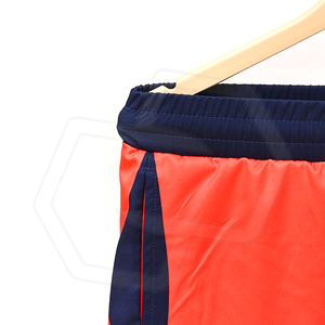 Shorts de sport pour hommes orange avec empiècements latéraux bleu marine, taille à cordon de serrage avec numéro, séchage rapide, taille mi-haute, longueur courte, qualité supérieure - Product Image 2