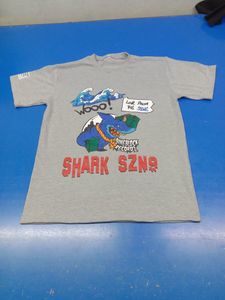 เสื้อยืดคอตตอน 100% ระบายอากาศได้ดี ผ้าไม่ยับ พิมพ์ลายด้านหน้า ลายสก็อต ทรงหลวม ไหล่ตก ใส่ได้ทั้งผู้ชายและผู้หญิง เป็นมิตรต่อสิ่งแวดล้อม น้ำหนัก 180 กรัม - Product Image 3