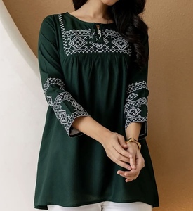 Blusa Corta Bohemia para Mujer, Bordada, Cuello Alto, Manga Larga, Patrón Geométrico, Corte Regular, Poliéster/Algodón, Estilo Modesto - Product Image 1