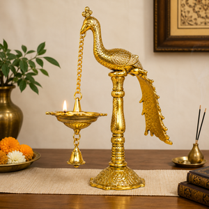 Soporte para Lámpara de Aceite de Latón con Forma de Pavo Real Hecho a Mano |   Campana Decorativa Colgante con Forma de Diya |   Decoración Tradicional de Templo para Bodas |   Indirae - Product Image 6