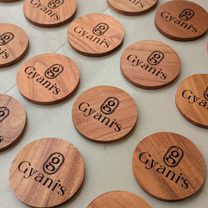 Ensemble de sous-verres en bois écologique faits à la main pour la protection des boissons et une utilisation quotidienne à la table - Product Image 4