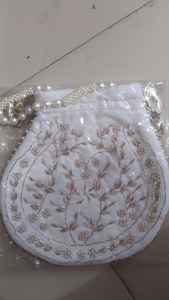 Bolso de Mano de Terciopelo con Bordado Zari, Diseño de Moda India, para Bodas, con Diseños Variados, Tradicional, Nuevo - Product Image 2