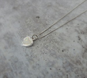 สร้อยคอโอปอลสีขาวรูปหัวใจ เงินแท้ จี้โอปอล หินประจำเดือนตุลาคม เครื่องประดับชั้นดี ของขวัญหมั้นสำหรับเธอ สไตล์คลาสสิก - Product Image 3