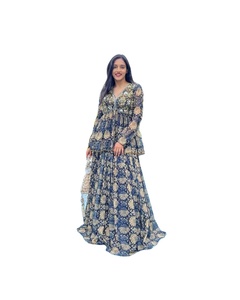 PRÉSENTANT LE NOUVEAU KURTI-SHARARA ENSEMBLE DE BRODERIE TRAVAIL ET TRAVAIL À LA MAIN DENTELLE GEORGETTE LOURDE AVEC IMPRESSION NUMÉRIQUE (ENTIÈREMENT COUDU) - Product Image 1