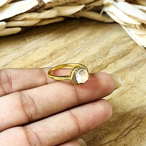 Nuevo Anillo de Cuarzo Transparente Delicado para Mujer, Banda de Latón Estilo Boho, Chapado en Oro de 18k, Minimalista, Halo Solitario, Venta al por Mayor/OEM/ODM - Product Image 2