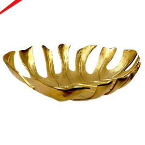 ถาดเสิร์ฟผลไม้อบแห้งดีไซน์ทันสมัย ทำด้วยมือ พร้อมหูจับรูปใบไม้เคลือบทอง ผิวสัมผัสแบบตอกลาย เหมาะสำหรับงานแต่งงาน - Product Image 4