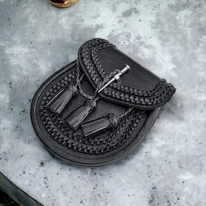 Sporran écossais en cuir noir avec motif nœud celtique et chaîne pour kilt, en cuir véritable de haute qualité, Sporrans des Highlands - Product Image 5