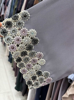 Abaya en coton gris brodée de fleurs avec des manches élégantes en crochet, vêtement décontracté et respirant pour femmes, à porter au quotidien