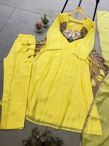 Ensemble indien pakistanais en soie brodée jaune, tissu lourd, tunique longue, pantalon et dupatta, séchage rapide, tenue traditionnelle pour femme, idéal pour les fêtes - Product Image 3