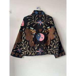 Chaqueta vintage de terciopelo marrón Suzani bordada con motivos de animales y corazones, estilo bohemio con cuello alto, ropa de abrigo de invierno para mujer. - Product Image 3
