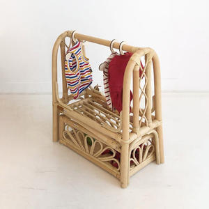 Perchero de ropa para muñecas estilo boho hecho a mano, percheros de ropa ecológicos de ratán para muñecas Barbie - Product Image 3