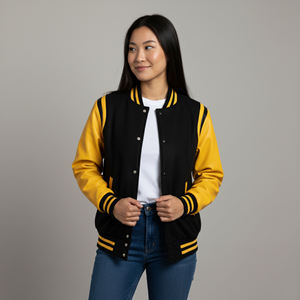 Chaqueta Varsity con Capucha para Mujer, Hecha a Medida, con Mangas de Tela de Lana, Diseño Invernal Resistente al Viento y Ecológico - Product Image 3