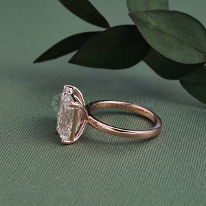 Anillo de Diamantes de Diseño Moderno, Corte Esmeralda, Oro Amarillo, Tres Piedras, Joyería Fina para Mujer - Product Image 3