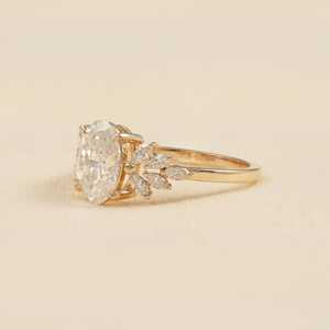 Bague en or jaune 14 carats avec diamant ovale de 2,00 carats et grappe de diamants, cultivé en laboratoire, pour femme, cadeau de mariage surprise pour petite amie - Product Image 3
