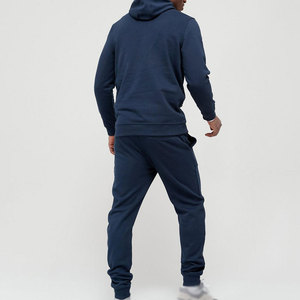 Conjunto Deportivo Premium para Hombre, Chaqueta con Capucha y Pantalones de Felpa, 100% Algodón, Estilo Urbano, Colores y Logos Personalizables, Fábrica Sialkot - Product Image 3