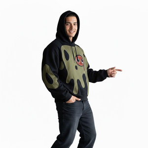 Sweat à capuche noir pour homme SHY SPORTS avec logo personnalisé, en molleton épais, avec patchwork vert slime et épaules tombantes, motif graphique mignon - Product Image 6