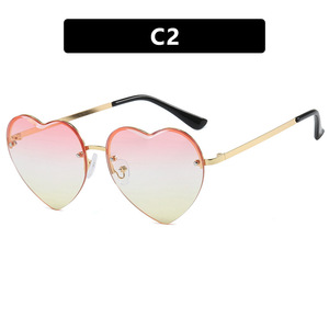 Lunettes de soleil en métal personnalisées sans monture en forme de cœur avec bords découpés, protection solaire avec verres teintés dégradés - Product Image 4