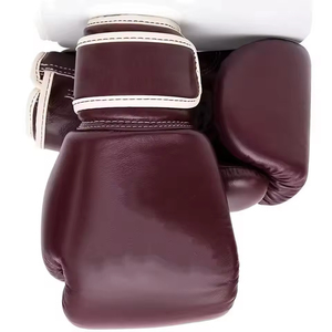 Guantes de Boxeo Personalizados de Cuero Vacuno Genuino, Guantes de Sparring con Logotipo OEM y Empaque para Boxeo, Kickboxing, MMA, Fitness y Gimnasio - Product Image 5