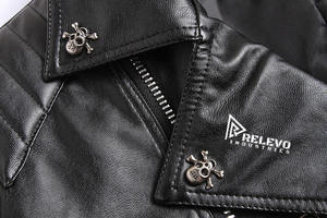 เสื้อโค้ทหนังวัวแท้สีดำล้วน แต่งลายควิลท์ คอตั้ง สไตล์ไฮสตรีท  โลโก้ด้านหน้า  ทันสมัย  แขนยาว สำหรับผู้ชาย  ใส่ได้ในฤดูหนาว ราคาประหยัด - Product Image 3