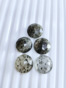 Pierre précieuse en quartz rutile noir facetté de forme ronde 15*15 mm, 100% naturelle, pour la création de bijoux, au prix de gros. - Product Image 4