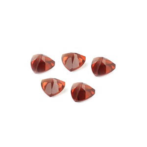 Pierre précieuse naturelle grenat du Mozambique, taille trilobée, calibrée, rouge, pour la fabrication de bijoux, pierres précieuses artisanales - Product Image 2