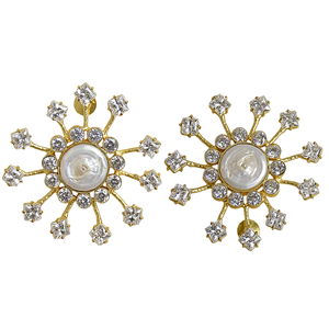 Pendientes Elegantes Chapados en Oro con Perlas y Circonitas - Pendientes Clásicos Minimalistas para Uso Diario y Regalos - Product Image 4