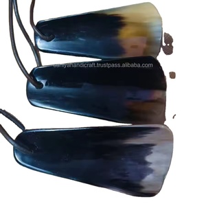 Corne de chaussure personnalisée en corne de buffle de 4 pouces, petit cadeau à manche court de style animal poli pour homme par Saniya Handicraft - Product Image 1