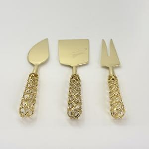 ชุดอุปกรณ์ชีสสแตนเลสสตีลเคลือบทองพร้อมด้ามจับลวดเหล็ก ผลิตโดย R B Overseas คุณภาพสูง ลดราคาสินค้าขายดี - Product Image 4