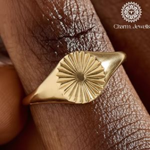 Bague Fleur Minimaliste Classique en Argent Moissanite Charm Jewels Unisexe Sertie à Griffes pour Fiançailles - Product Image 1