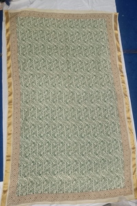Élégant paréo-sarong vert ivoire à motif floral vigne pour femme, avec bordure moutarde traditionnelle, style ethnique bohème, idéal comme cache-maillot de plage W - Product Image 6