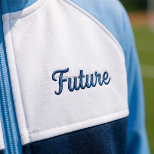 Chaqueta Escolar de Poliéster Bordada para Niños de Primaria, Color Azul, Blanco y Marino, Diseño OEM - Product Image 5