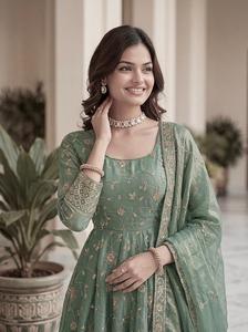 ชุดเดรส Anarkali ผ้าไหมจอร์เจตต์ปักลายหนักด้วยดิ้นทองและลูกปัด ดีไซน์ใหม่ สำหรับงานแต่งงานและงานเทศกาล - Product Image 3
