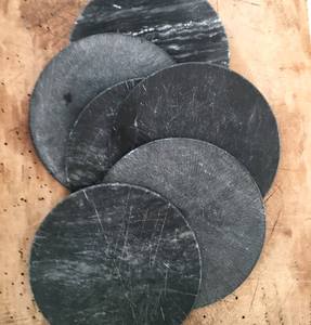 Sous-verre décoratif rond vintage en marbre noir, accent en pierre naturelle pour la décoration intérieure - Product Image 2