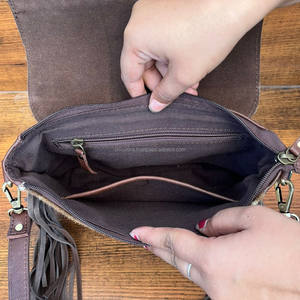 Vente en gros de nouveautés Sac à bandoulière en cuir de vachette usiné à la main pour femmes à la mode Sacs à bandoulière à franges en cuir véritable de haute qualité - Product Image 6