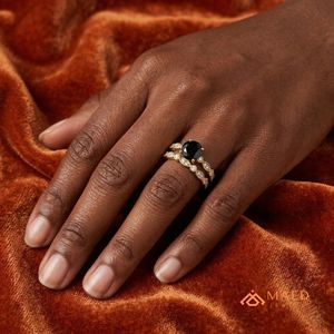 Ensemble de bagues de fiançailles plaqué or avec moissanite noire taille ronde pour femme, avec halo, alliance de mariage assortie, cadeau d'anniversaire - Product Image 4