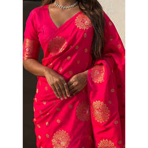 Sari de Seda Suave Rosa con Bordado de Pavo Real, Tejido Doble Zari de Elite Weaves, Ropa India y Pakistaní - Product Image 1