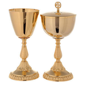 Elegante Juego de Cáliz y Ciborio Hecho a Mano en Latón, Diseño Clásico, Juego de Vino para Uso en Iglesia, Regalo Duradero de Alta Calidad - Product Image 3
